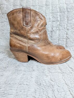 Corral Boots Women's Tan Leather Ankle Booties with Low Block Heel Size 7